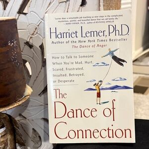 The Dance of Connection by Harriet Lerner, Ph.D. - Cream Cover